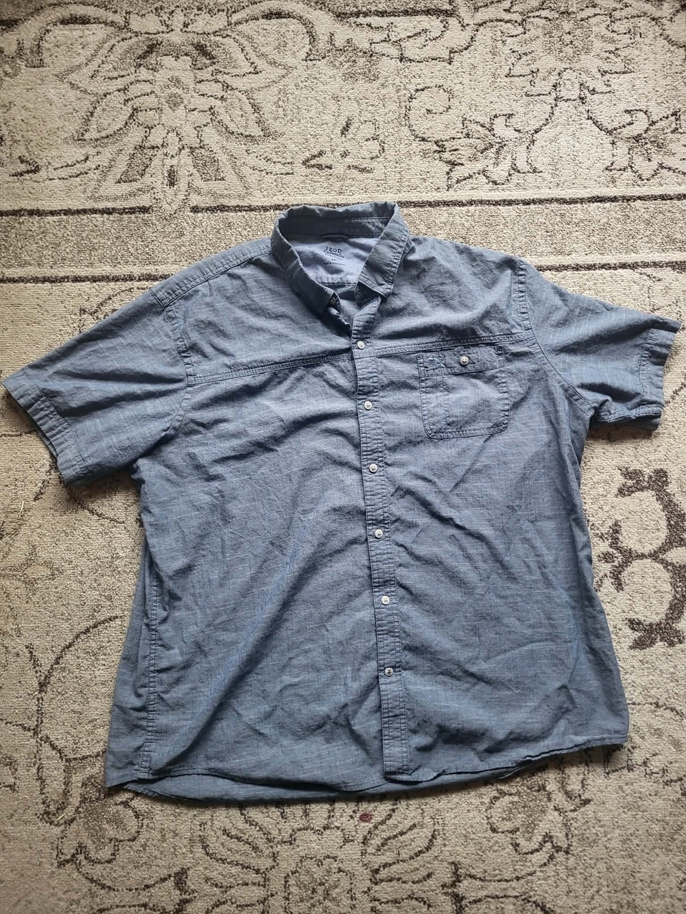 Izod Men's Light Grey Short-Sleeve Button-Down Shirt